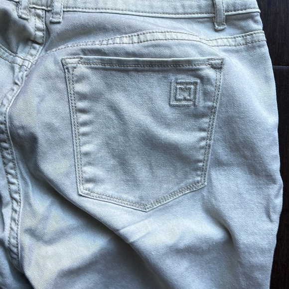 Liz Claiborne stretch straight leg  simmer Jeans, cream, size 12​​​ - Picture 7 of 7